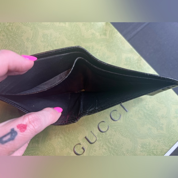 Authentic Gucci Wallet - Picture 4 of 10